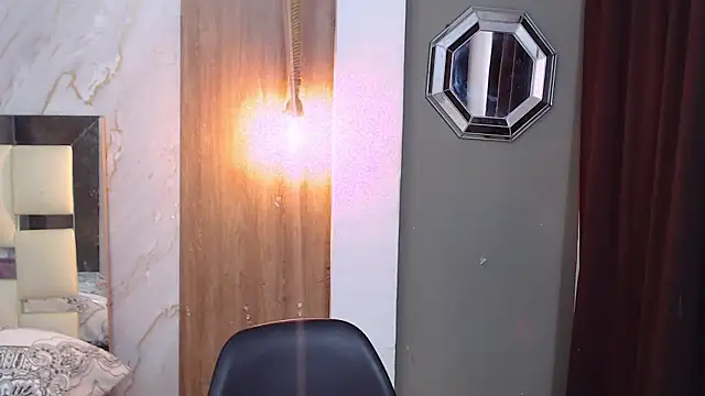 Snapshot of honeymoon_12 chatting on February 2026 05:52:01 AM honeymoon 12 online show from February 2026 05:52:01 AM