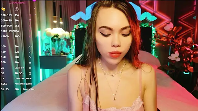 MimiFors online show from September 2025 04:34:02 PM