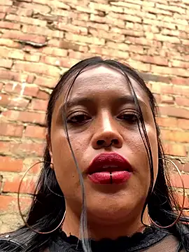 -Mia1 online show from October 2025 03:24:02 PM