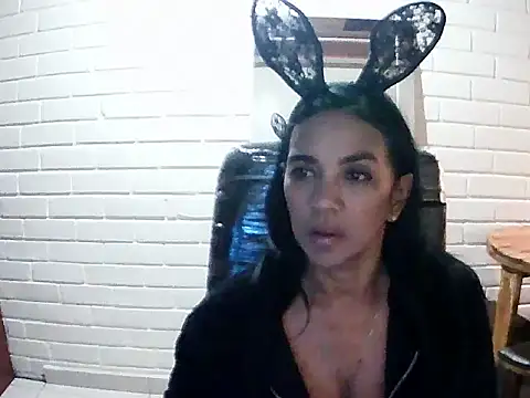 MiiaVelasquez online show from October 2025 03:51:02 AM