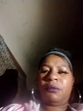 Snapshot of Ladiv33 chatting on November 2025 05:59:01 PM Ladiv33 online show from November 2025 05:59:01 PM