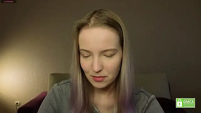 HongTomczak online show from April 2026 07:39:01 AM