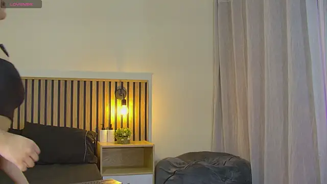 Snapshot of emma_morales_ chatting on November 2025 11:54:02 AM emma morales online show from November 2025 11:54:02 AM