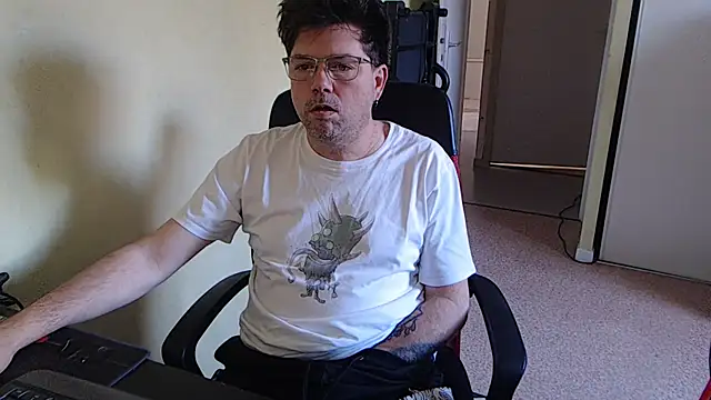 blueandwhite1 online show from April 2026 08:45:02 AM