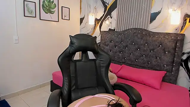 Snapshot of GiaCutee chatting on January 2026 03:10:01 AM GiaCutee online show from January 2026 03:10:01 AM