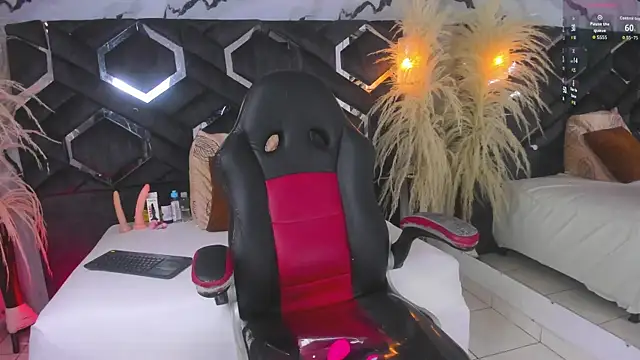 Snapshot of Zoe-Johnson_ chatting on December 2025 09:41:02 PM Zoe-Johnson online show from December 2025 09:41:02 PM