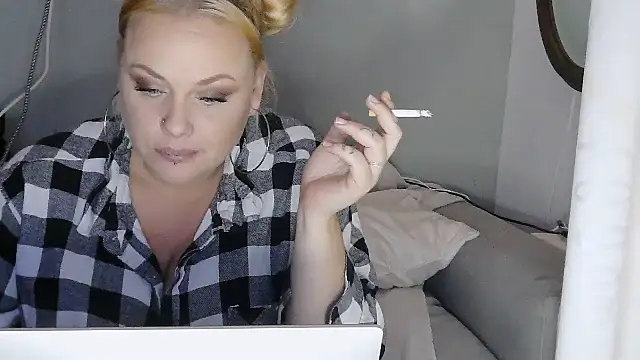 Snapshot of sweetsinzz chatting on October 2025 02:30:01 AM sweetsinzz online show from October 2025 02:30:01 AM