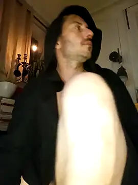 Snapshot of branletteur chatting on November 2025 03:18:02 AM branletteur online show from November 2025 03:18:02 AM