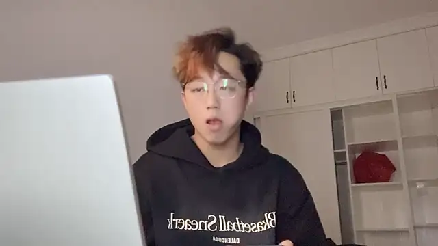 STxuguanhan online show from December 2025 01:27:01 PM