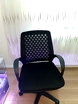 Ozi1910 online show from November 2025 11:43:01 AM