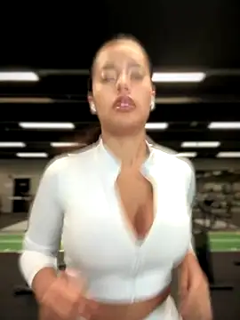 Snapshot of Risky_Workouts chatting on October 2025 08:25:02 AM Risky Workouts online show from October 2025 08:25:02 AM