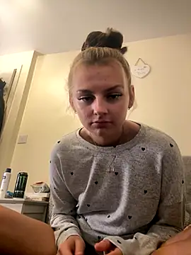 Snapshot of Summer21k chatting on October 2025 06:09:01 PM Summer21k online show from October 2025 06:09:01 PM