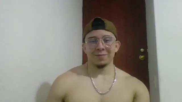 Snapshot of Eross_Santy chatting on June 2026 12:24:02 AM Eross Santy online show from June 2026 12:24:02 AM