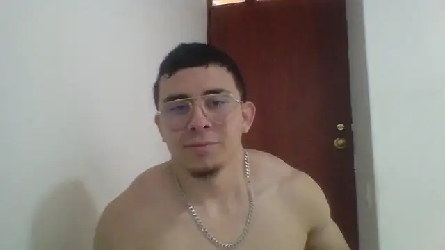 Snapshot of Eross_Santy chatting on June 2026 03:24:02 PM Eross Santy online show from June 2026 03:24:02 PM