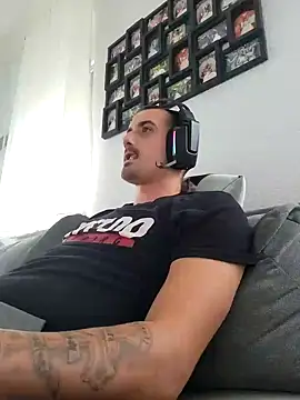 Snapshot of laki_98 chatting on September 2025 02:27:01 PM laki 98 online show from September 2025 02:27:01 PM