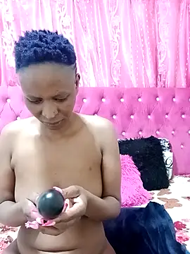 SexyBootie online show from December 2025 09:32:02 PM