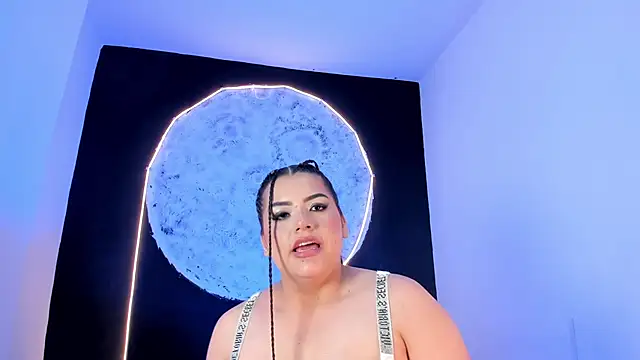 ScarletMoon1  online show from October 2025 09:11:01 PM