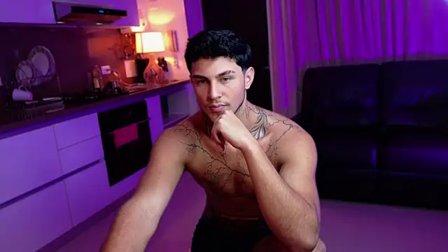 Snapshot of LeoCavalli_ chatting on October 2025 04:38:02 PM LeoCavalli online show from October 2025 04:38:02 PM