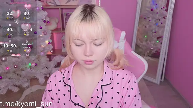 Snapshot of Kyomi_Sun chatting on December 2025 09:54:01 PM Kyomi Sun online show from December 2025 09:54:01 PM