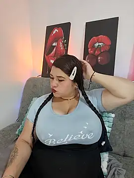 SafiroFer online show from October 2025 09:04:02 PM