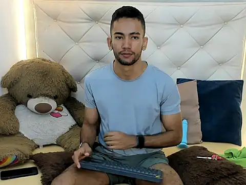 MaicolParker  online show from March 2026 01:27:02 PM