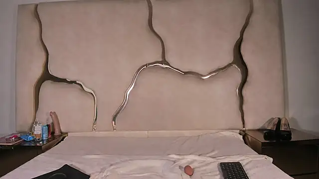 Amaia Sophia online show from December 2025 06:37:02 PM