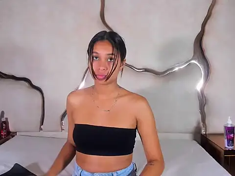 Amaia Sophia online show from December 2025 04:36:01 PM