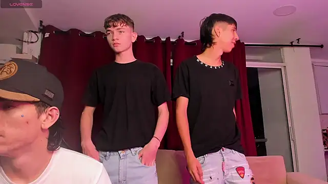 Snapshot of Handsomeboyss19 chatting on October 2025 11:11:02 PM Handsomeboyss19 online show from October 2025 11:11:02 PM