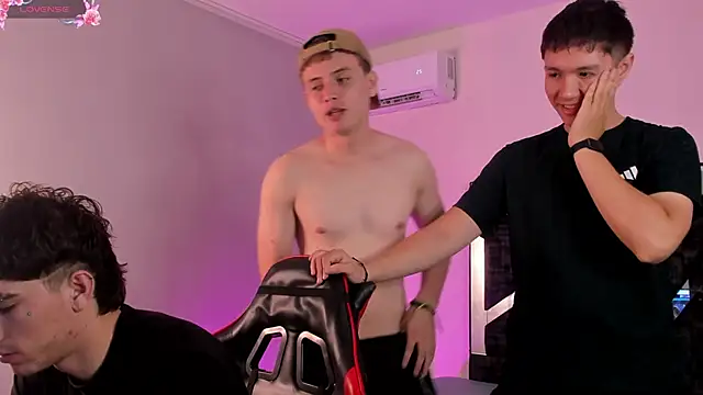 Handsomeboyss19 online show from April 2026 09:10:02 PM