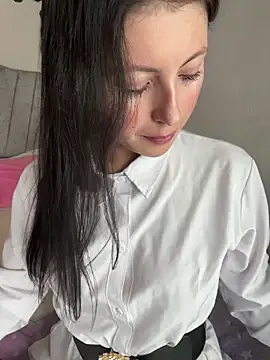 Mia salinass online show from February 2026 04:47:02 PM