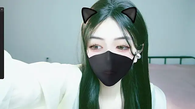 Snapshot of Sparkly_Candy chatting on September 2025 11:43:01 PM Sparkly Candy online show from September 2025 11:43:01 PM