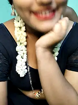 Snapshot of Shneeha_le chatting on September 2025 03:56:02 PM Shneeha le online show from September 2025 03:56:02 PM