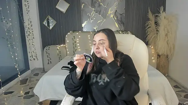 SarahCastro1  online show from January 2026 04:15:01 AM