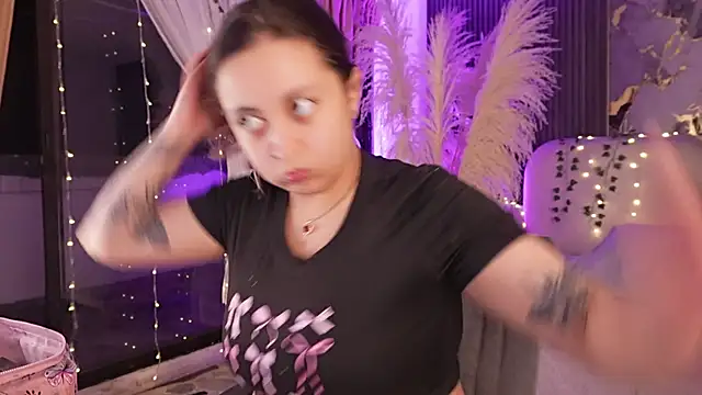 SarahCastro1  online show from March 2026 03:21:02 AM