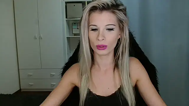 KristineGlow online show from November 2025 04:06:01 PM