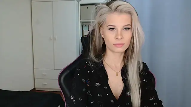 KristineGlow online show from April 2026 06:25:02 AM