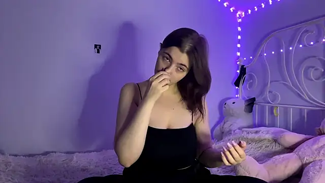 HoneyMist online show from November 2025 05:02:01 PM