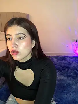 Snapshot of BrunnetAri_ chatting on October 2025 03:22:01 PM BrunnetAri online show from October 2025 03:22:01 PM