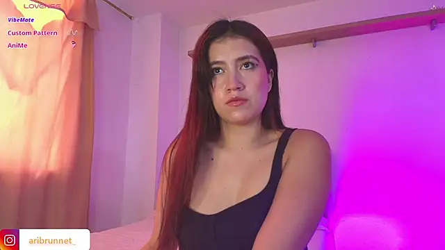 Snapshot of BrunnetAri_ chatting on October 2025 03:23:02 PM BrunnetAri online show from October 2025 03:23:02 PM