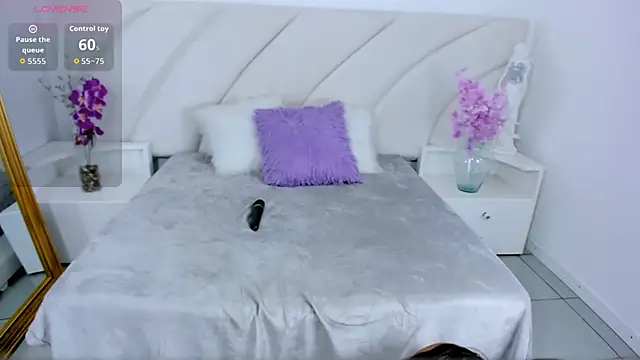 Snapshot of VeraGarnier chatting on October 2025 02:13:02 PM VeraGarnier online show from October 2025 02:13:02 PM