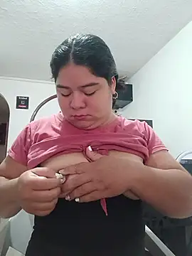 elizawiliamst online show from July 2026 12:44:01 PM
