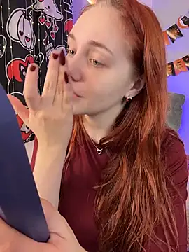 Snapshot of PollyVinice chatting on October 2025 12:42:02 PM PollyVinice online show from October 2025 12:42:02 PM