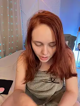 Snapshot of PollyVinice chatting on November 2025 11:49:02 AM PollyVinice online show from November 2025 11:49:02 AM