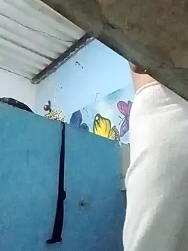 Snapshot of Srsexy18cm chatting on November 2025 10:37:01 AM Srsexy18cm online show from November 2025 10:37:01 AM