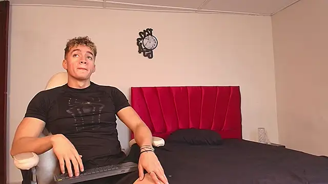 Snapshot of paull_george chatting on September 2025 02:29:02 PM paull george online show from September 2025 02:29:02 PM