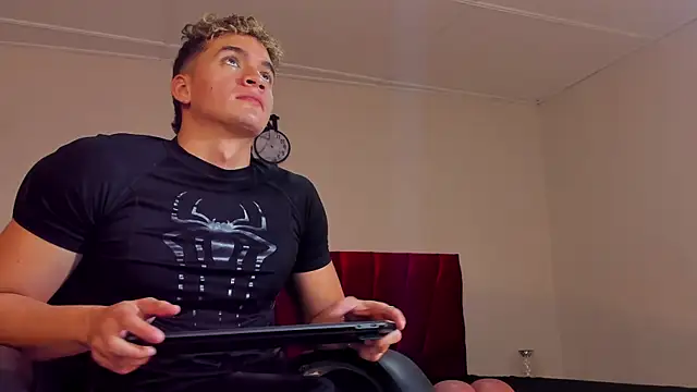 Snapshot of paull_george chatting on September 2025 04:05:02 AM paull george online show from September 2025 04:05:02 AM