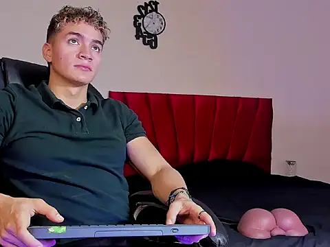 Snapshot of paull_george chatting on September 2025 12:43:02 PM paull george online show from September 2025 12:43:02 PM