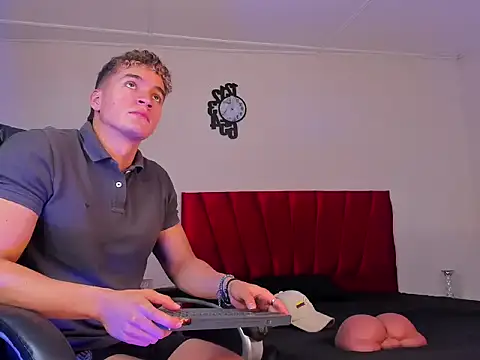 Snapshot of paull_george chatting on October 2025 01:30:01 PM paull george online show from October 2025 01:30:01 PM