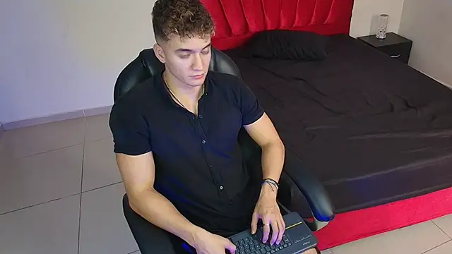 Snapshot of paull_george chatting on October 2025 03:02:01 PM paull george online show from October 2025 03:02:01 PM