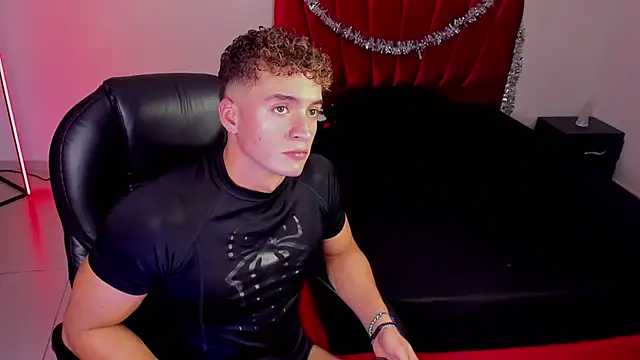 Snapshot of paull_george chatting on November 2025 05:00:01 PM paull george online show from November 2025 05:00:01 PM